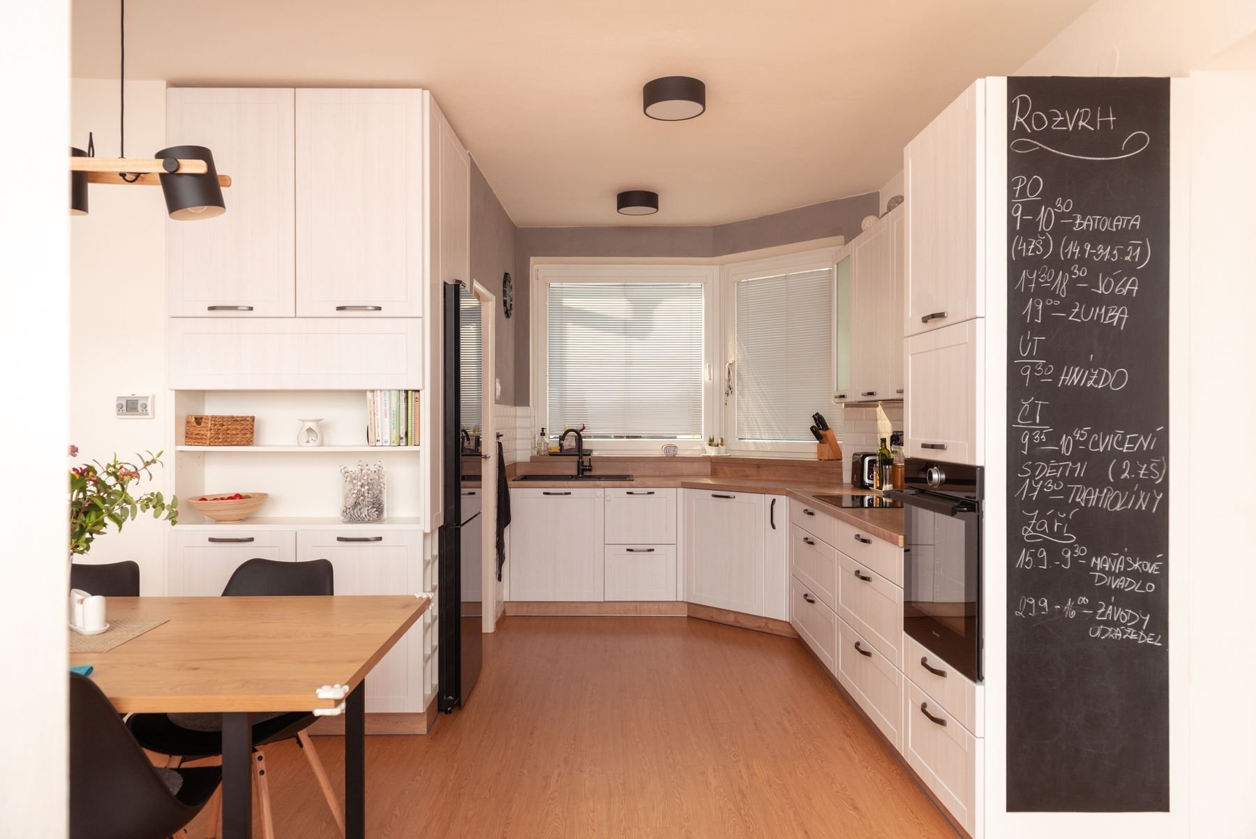 Klasická kuchyň s rámovými dvířky